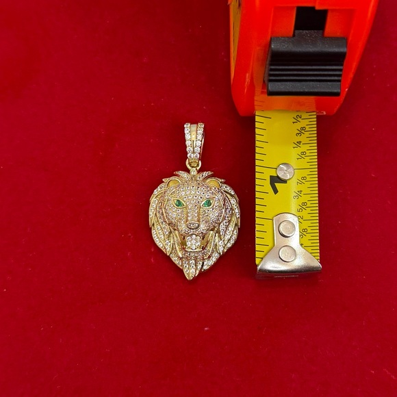 925 Sterling Silver Gold Plated Lion Head Pendant Iced CZ 12g Large unisex Charm - Picture 8 of 8